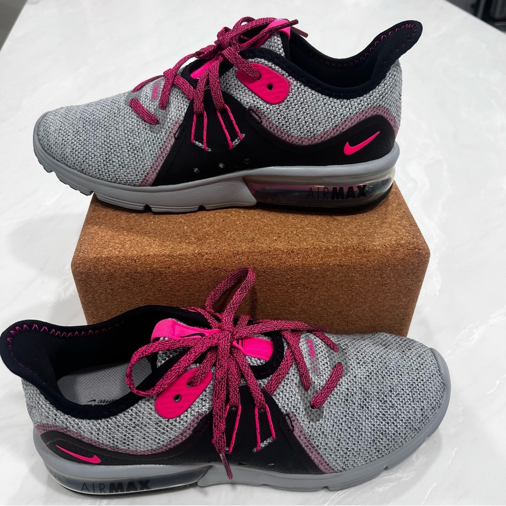 Nike Air Max 270 Women's Size 6.5 908993-15 Gray and Pink Accents Sneakers